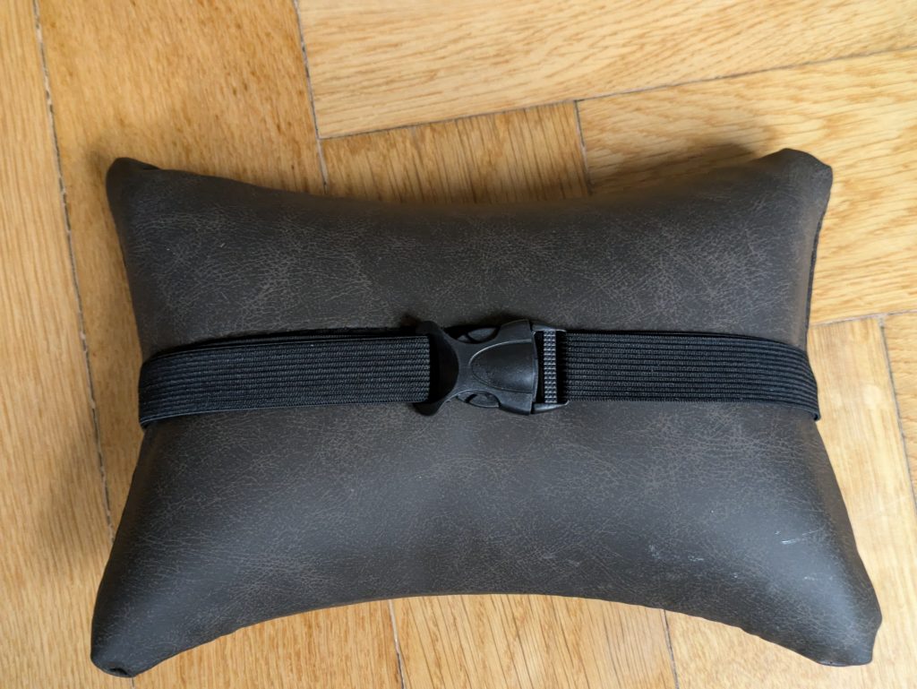 Kopfkissen des Dowinx LS 6689 Gaming-Stuhls von hinten