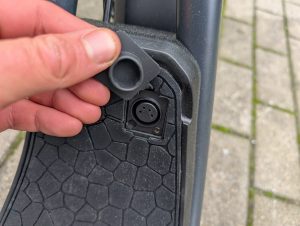 Ladeanschluss des Egret X+ E-Scooters