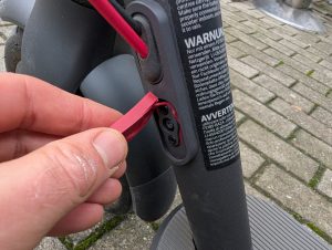 Ladeanschluss des Xiaomi 4 Lite E-Scooters