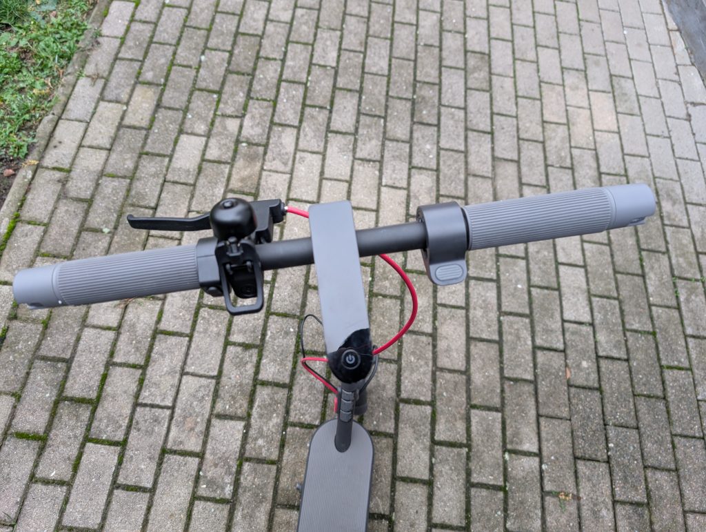 Lenker des Xiaomi 4 Lite E-Scooters von oben