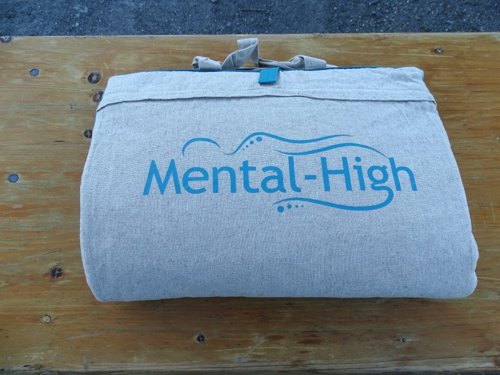 Mental-High Akupressurmatte als Tasche gefaltet
