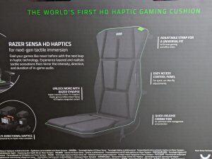Verpackung des Razer Freyja Gaming-Sitz-Kissens von hinten in der Nahansicht
