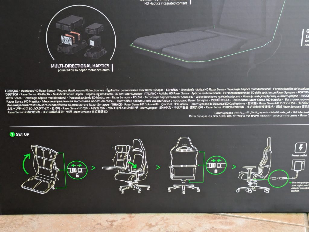 Verpackung des Razer Freyja Gaming-Sitz-Kissens von hinten in der Nahansicht v3