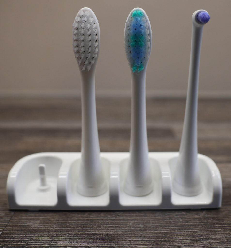 Panasonic EW-DL83 Schallzahnbürste Bürstenköpfe in Halterung