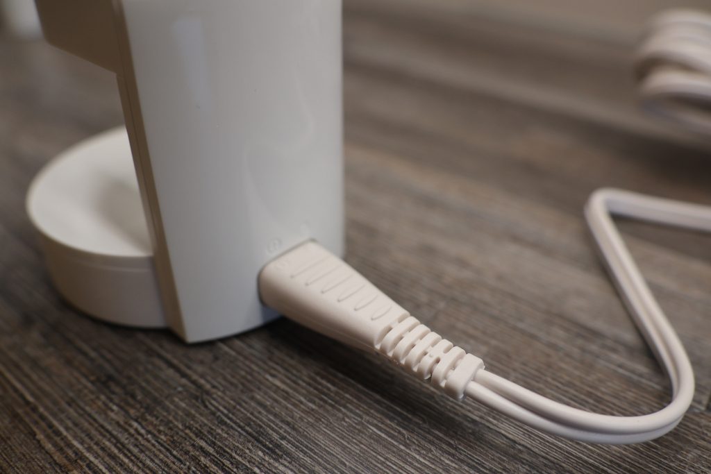 Panasonic EW-DL83 Schallzahnbürste Netzkabel eingesteckt