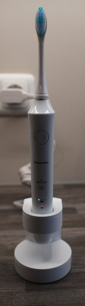 Panasonic EW-DL83 Schallzahnbürste in der Ladestation