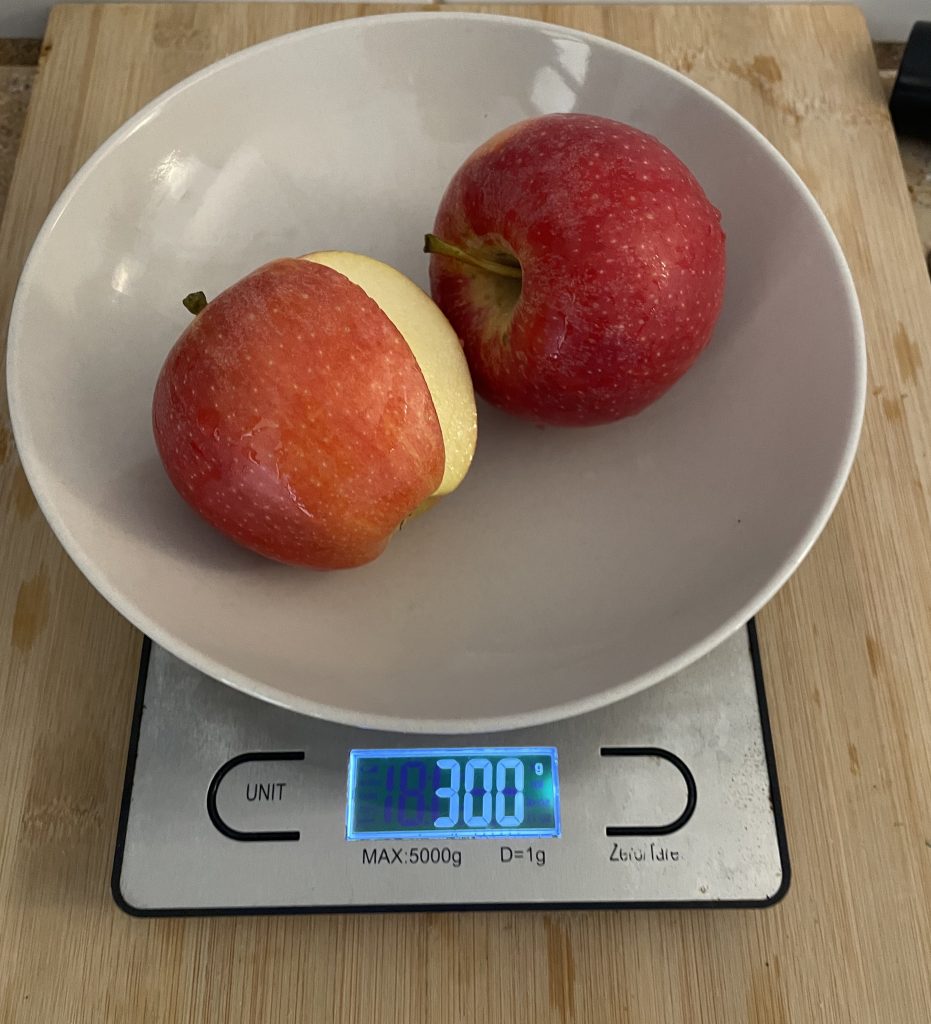 Panasonic MJ-L700KXE Slow-Juicer Vorbereitung Apfel-Entsaftung