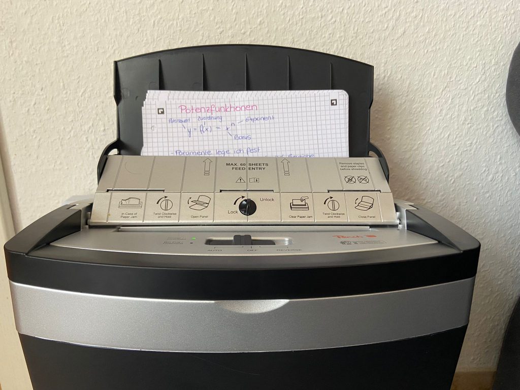 Peach PS600-10 Aktenvernichter im Einsatz