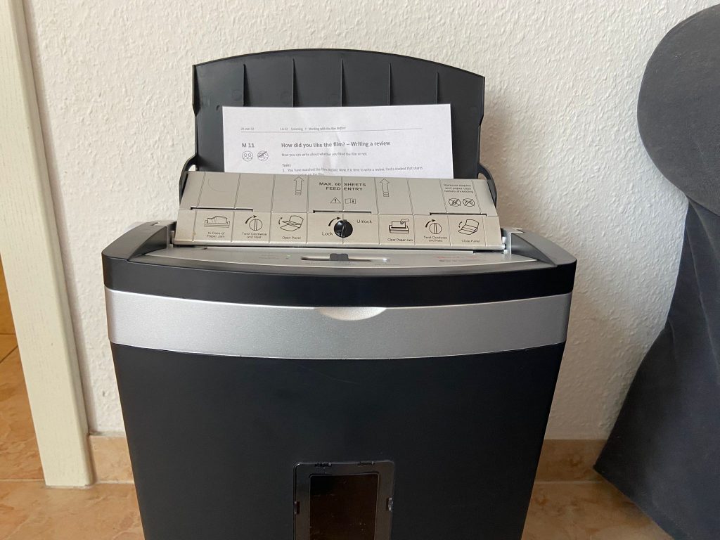 Peach PS600-10 Aktenvernichter im Einsatz (2)