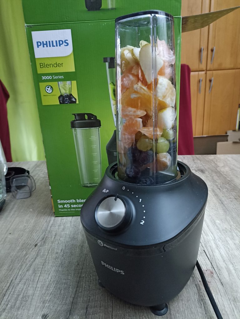 Philips 3000 Series HR229141 Standmixer, Früchte im Trinkbehälter