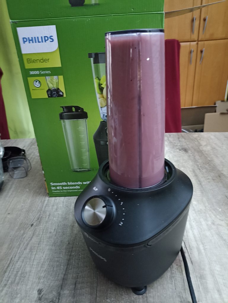 Philips 3000 Series HR229141 Standmixer, Smoothie Zubereitung im Trinkbehälter