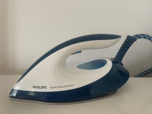 Philips PerfectCare Compact GC7844:20 Dampfbügelstation Bügeleisen von der Seite