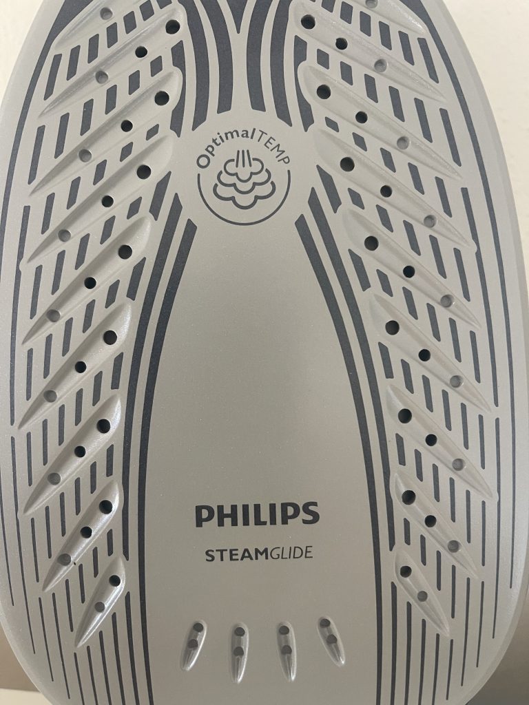 Philips PerfectCare Compact GC7844:20 Dampfbügelstation Nahaufnahme Bügelsohle
