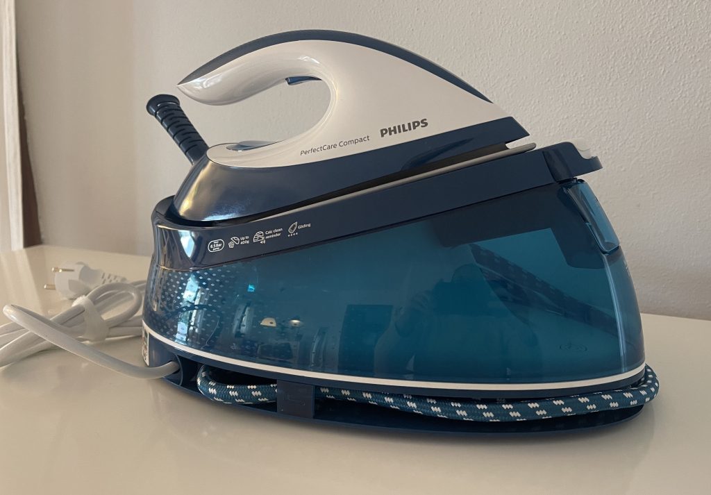 Philips PerfectCare Compact GC7844:20 Dampfbügelstation Schrägansicht