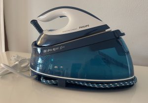 Philips PerfectCare Compact GC7844:20 Dampfbügelstation Schrägansicht