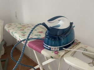 Philips PerfectCare Compact GC7844:20 Dampfbügelstation Standsicherheit auf Bügelbrett