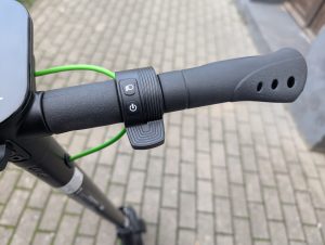 Rechter Griff des Acer AES023 E-Scooters