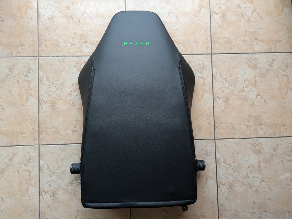 Rückenlehne des Razer Iskur V2 Gaming-Stuhls von hinten