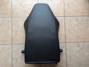 Rückenlehne des Razer Iskur V2 Gaming-Stuhls von hinten