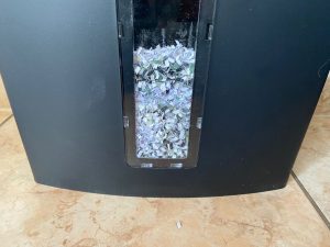 Schnipsel des Peach PS600-10 Aktenvernichters von vorne
