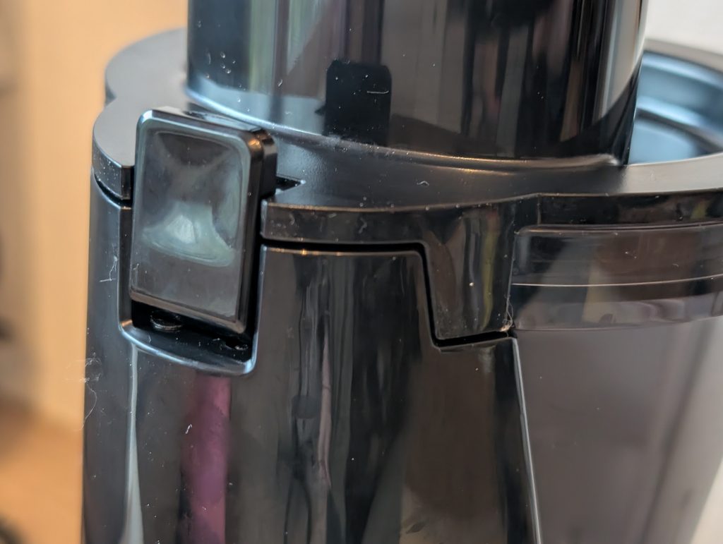 Severin ES 3571 Slow-Juicer Klippschalter Deckel geschlossen