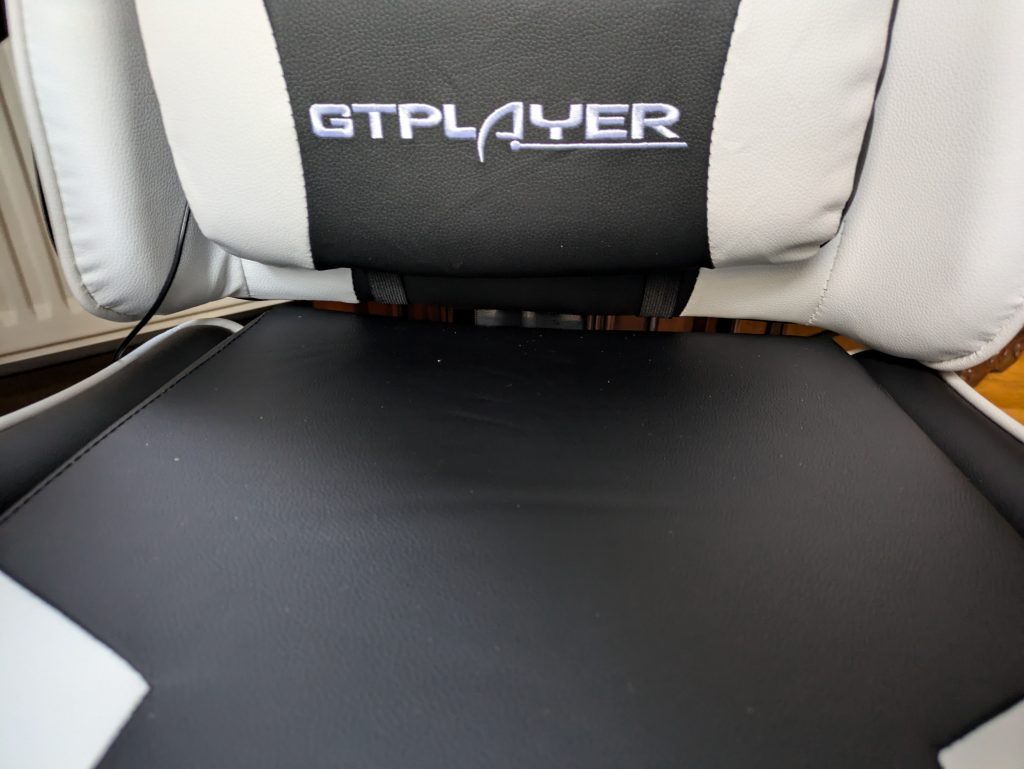 Sitzfläche des GTPLAYER GT800A Gaming-Stuhls aufgebaut