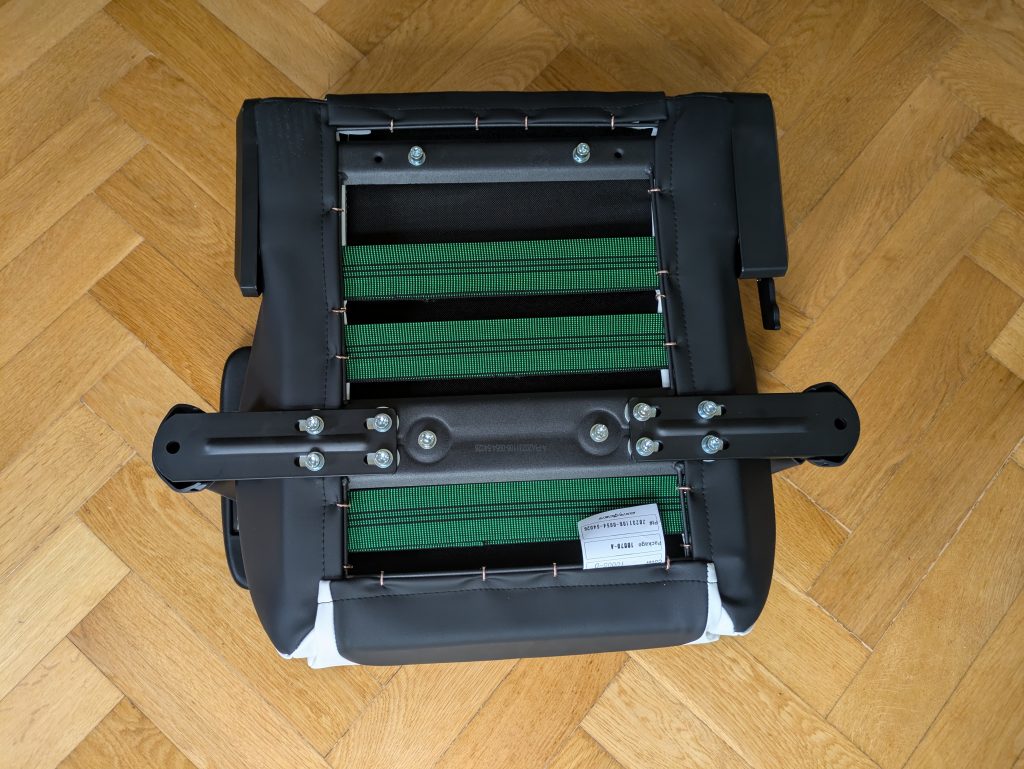 Sitzfläche des Robas Lund DX Racer 6 OHFD32NW Gaming Stuhls von unten
