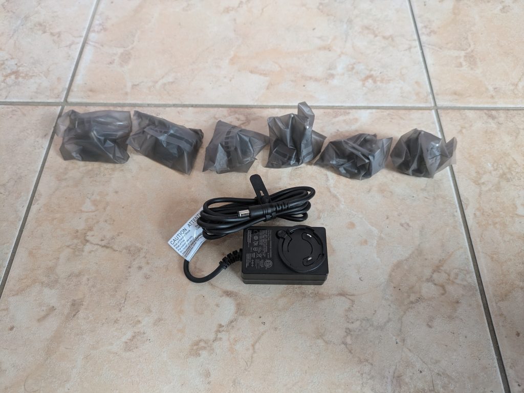 Stromadapter des Razer Freyja Gaming-Sitz-Kissens verpackt