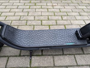Trittfläche des Egret X+ E-Scooters