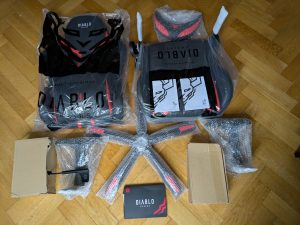 Verpackter Lieferumfang des Diablo X-Ray 2.0 Gaming-Stuhls