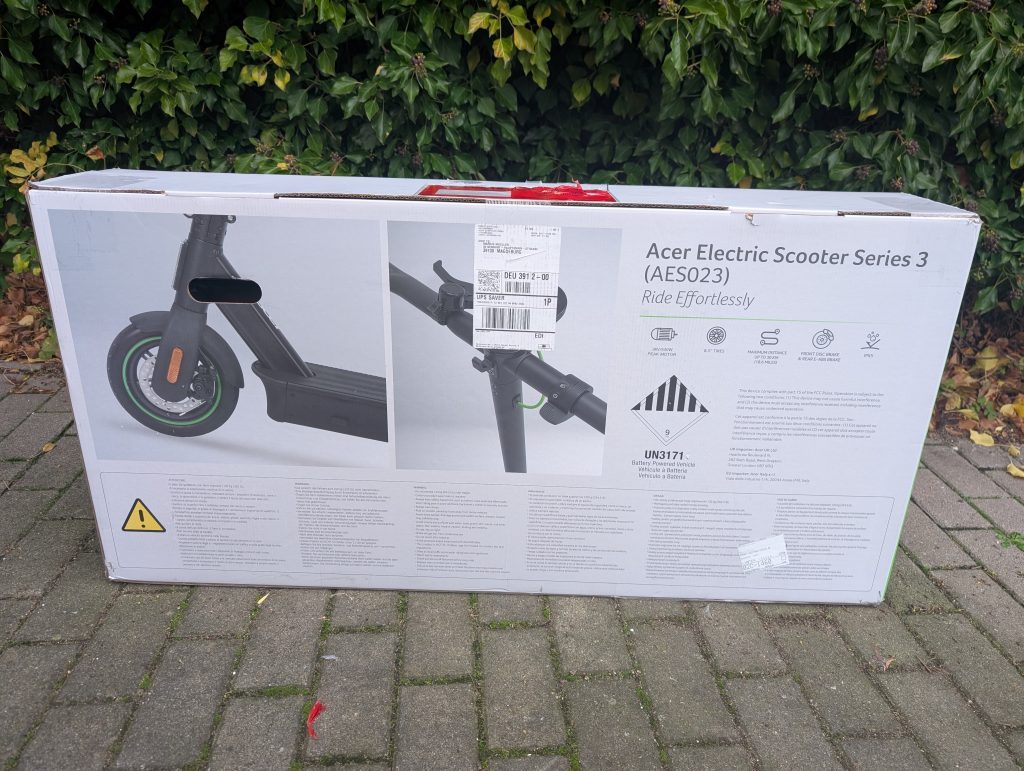 Verpackung des Acer AES023 E-Scooters