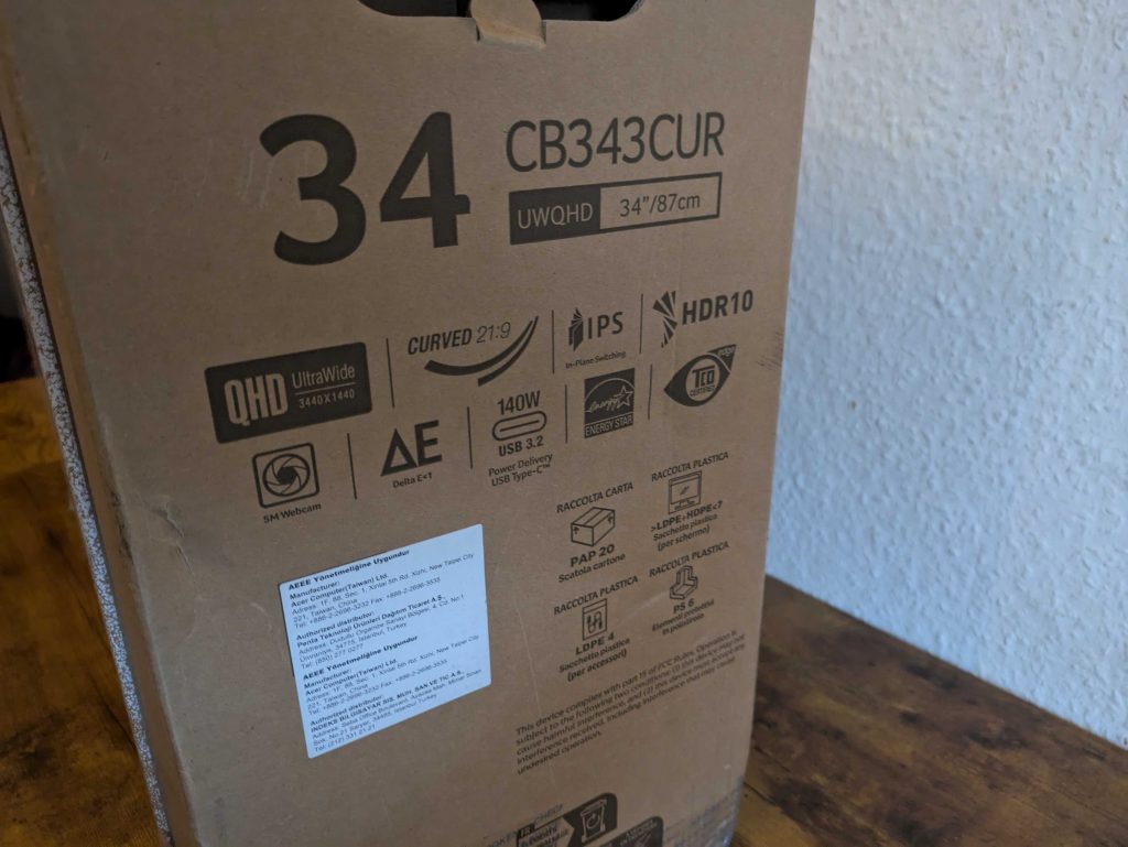 Verpackung des Acer VERO CB343CURD Monitors von der Seite