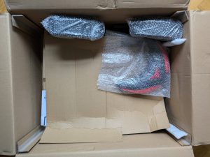 Verpackung des Diablo X-Ray 2.0 Gaming-Stuhl geöffnet