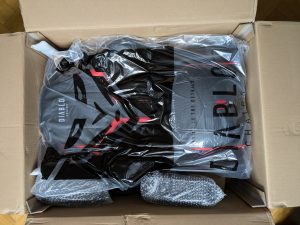 Verpackung des Diablo X-Ray 2.0 Gaming-Stuhls geöffnet (2)