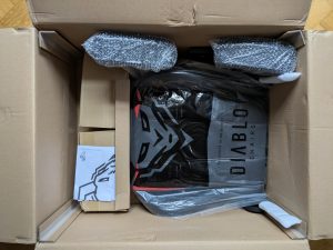 Verpackung des Diablo X-Ray 2.0 Gaming-Stuhls geöffnet (3)