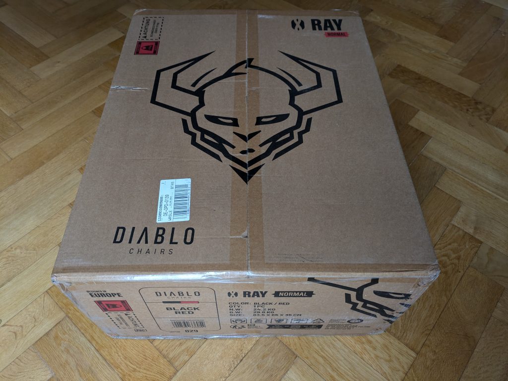 Verpackung des Diablo X-Ray 2.0 Gaming-Stuhls von rechts