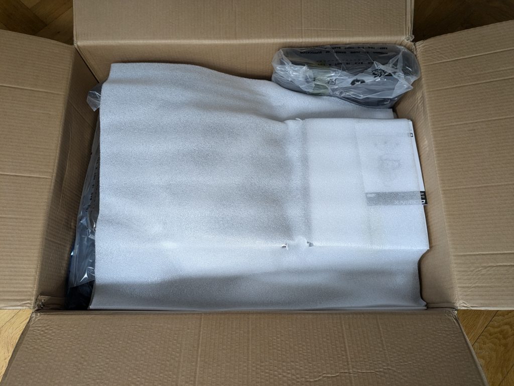 Verpackung des Dowinx LS 6689 Gaming-Stuhls geöffnet (2)