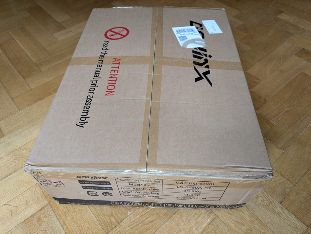 Verpackung des Dowinx LS 6689 Gaming-Stuhls von der Seite