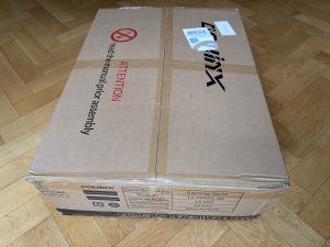 Verpackung des Dowinx LS 6689 Gaming-Stuhls von der Seite