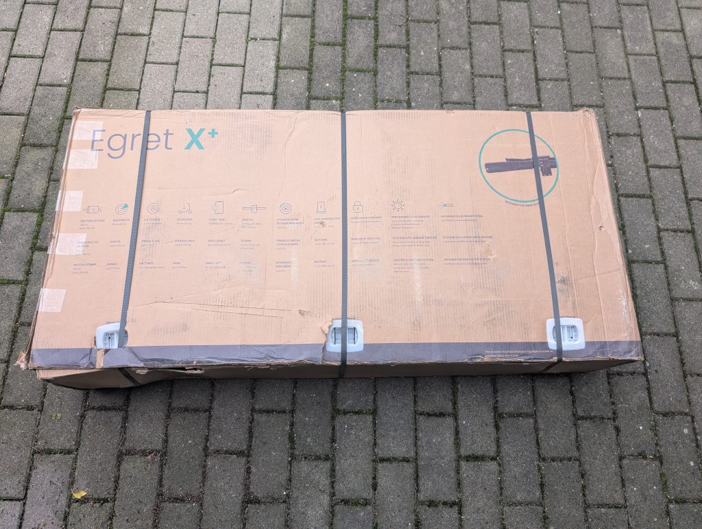 Verpackung des Egret X+ E-Scooters von oben
