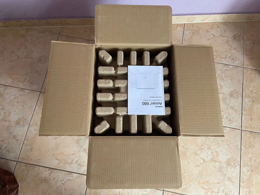 Verpackung des Meaco Armin 680 Luftbefeuchters geöffnet