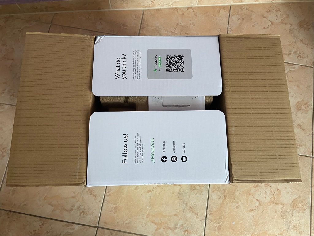 Verpackung des Meaco Armin 680 Luftbefeuchters teilweise geöffnet