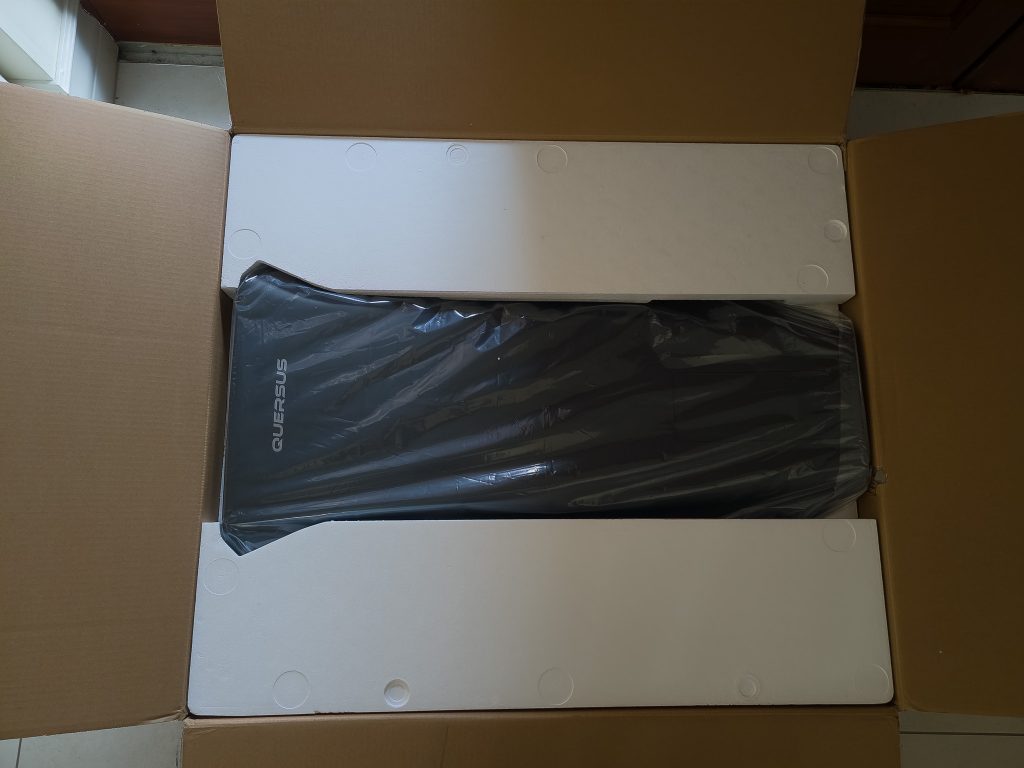 Verpackung des Quersus ICOS Edition ONE Gaming-Stuhls geöffnet (4)