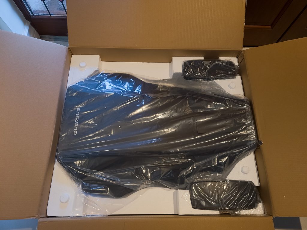 Verpackung des Quersus ICOS Edition ONE Gaming-Stuhls geöffnet (8)