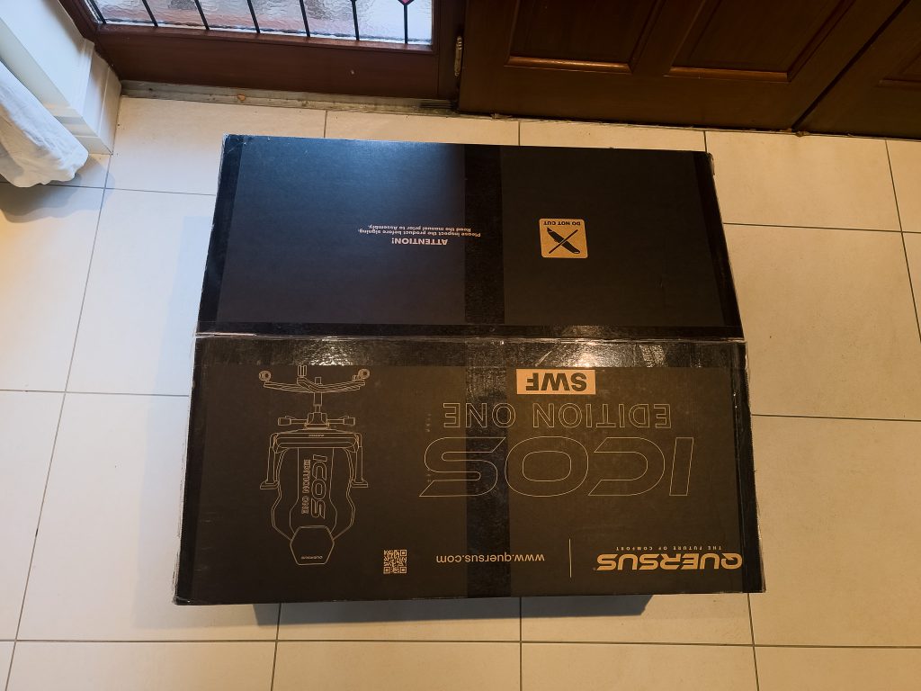 Verpackung des Quersus ICOS Edition ONE Gaming-Stuhls von oben