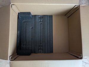 Verpackung des Razer Iskur V2 Gaming-Stuhls geöffnet (6)