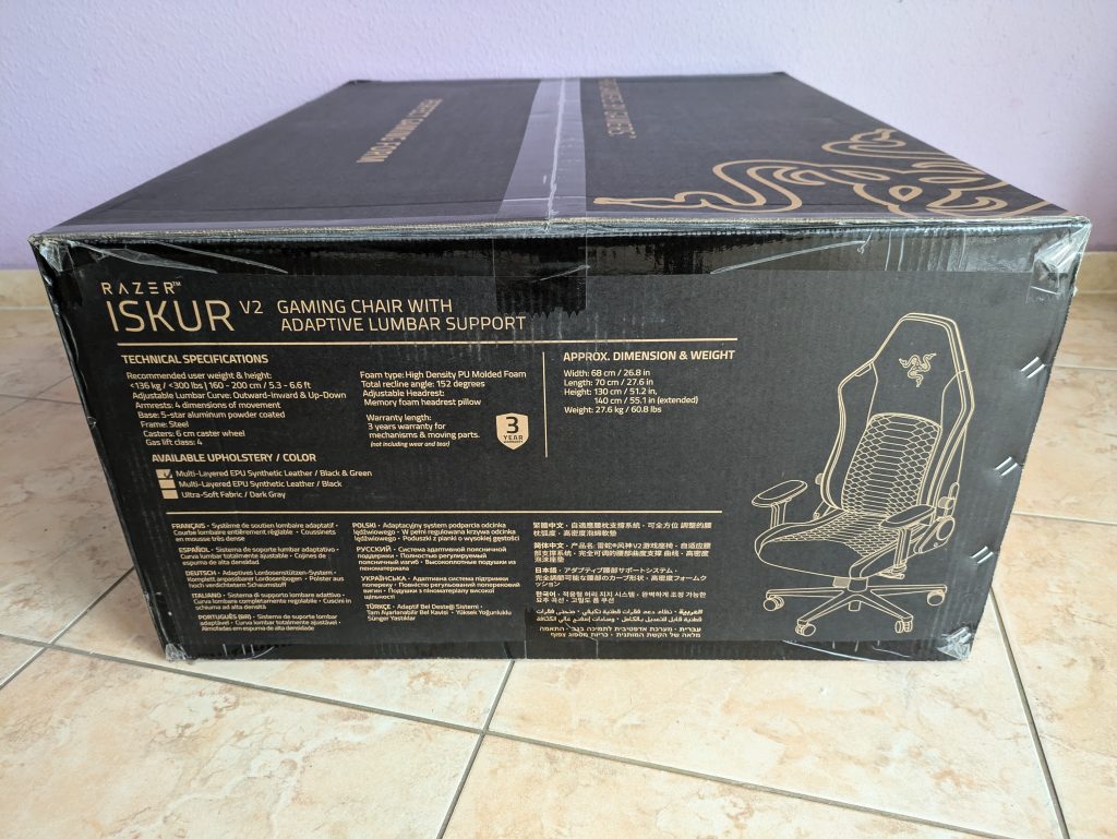 Verpackung des Razer Iskur V2 Gaming-Stuhls von der Seite