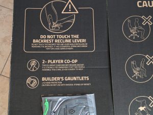 Verpackung des Razer Iskur V2 Gaming-Stuhls von oben (3)