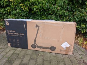 Verpackung des Xiaomi 4 Lite E-Scooters