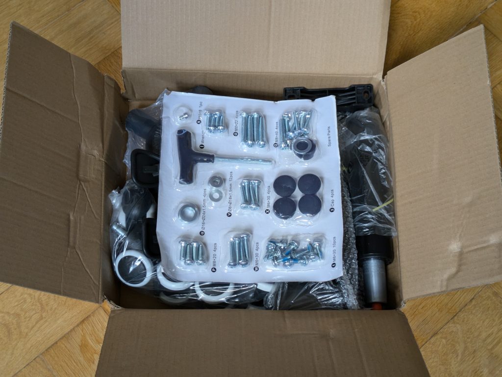 Verpackung des Zubehörs des GTPLAYER GT800A Gaming-Stuhls geöffnet